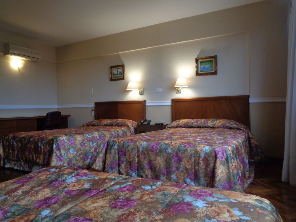 Premier Hill Suites 22/68