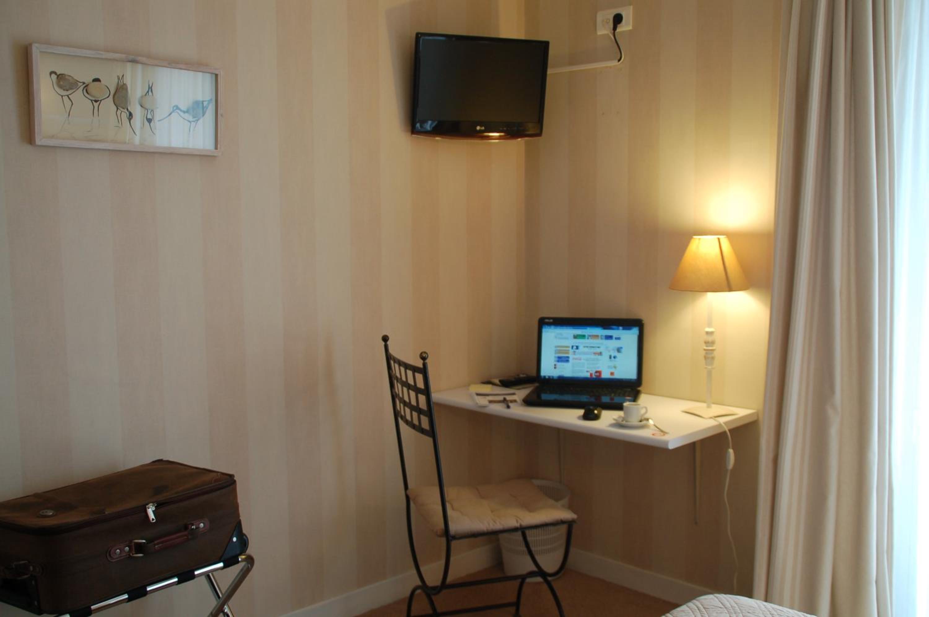 HOTEL DE L'AVENUE 50/57