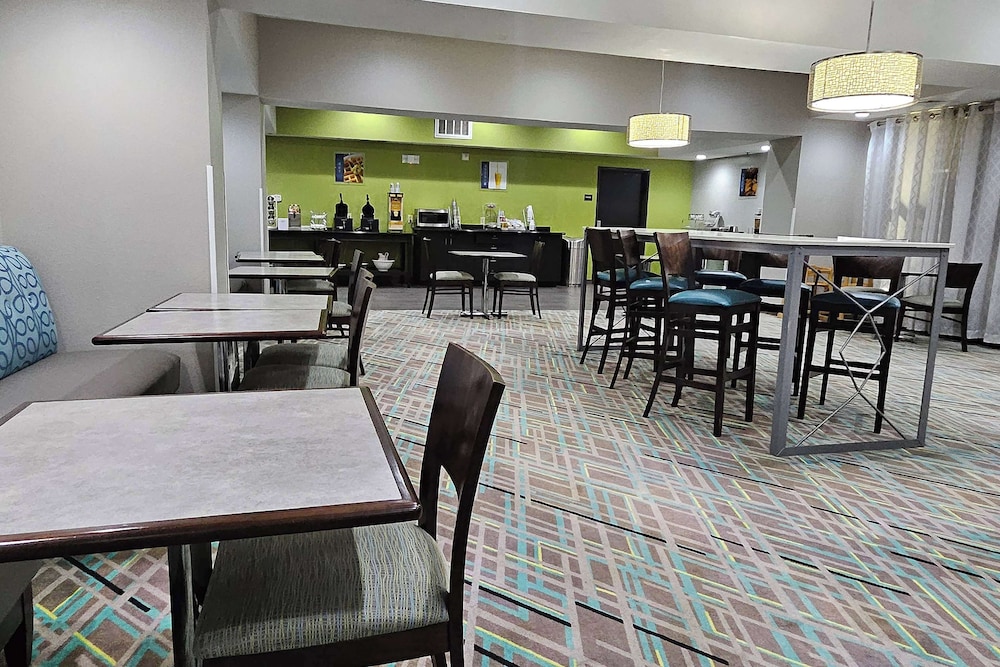 Ramada by Wyndham Burkburnett / Wichita Falls 52/65