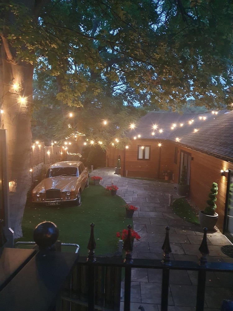 OYO The Townhouse 62/70