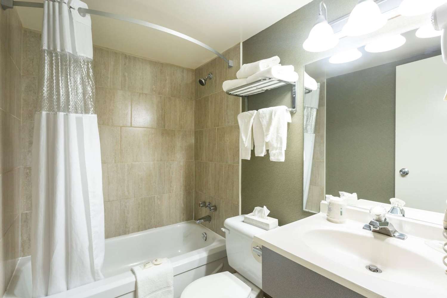 Days Inn by Wyndham Fallsview 39/41