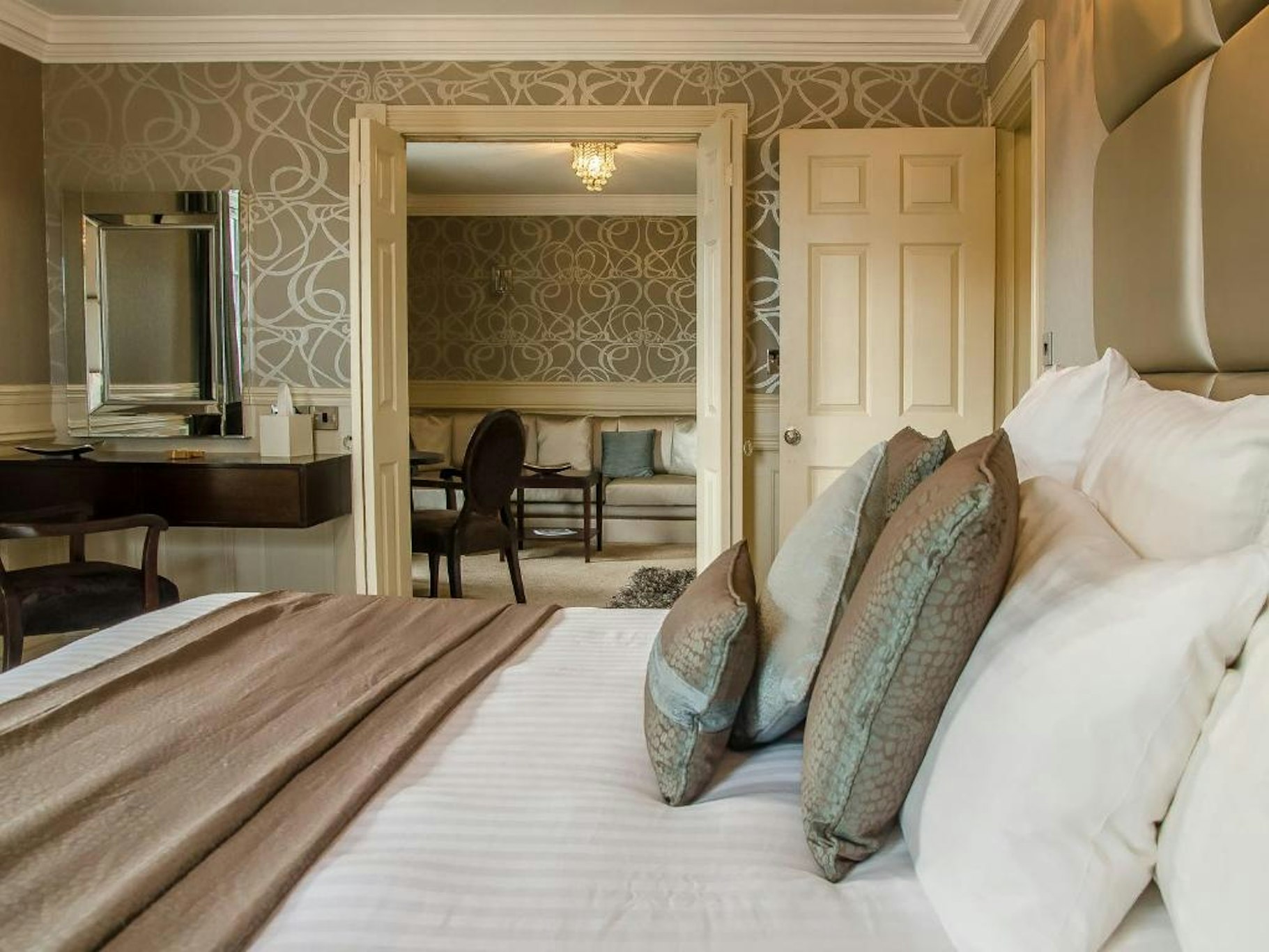 CBH Cliff Hotel 18/48