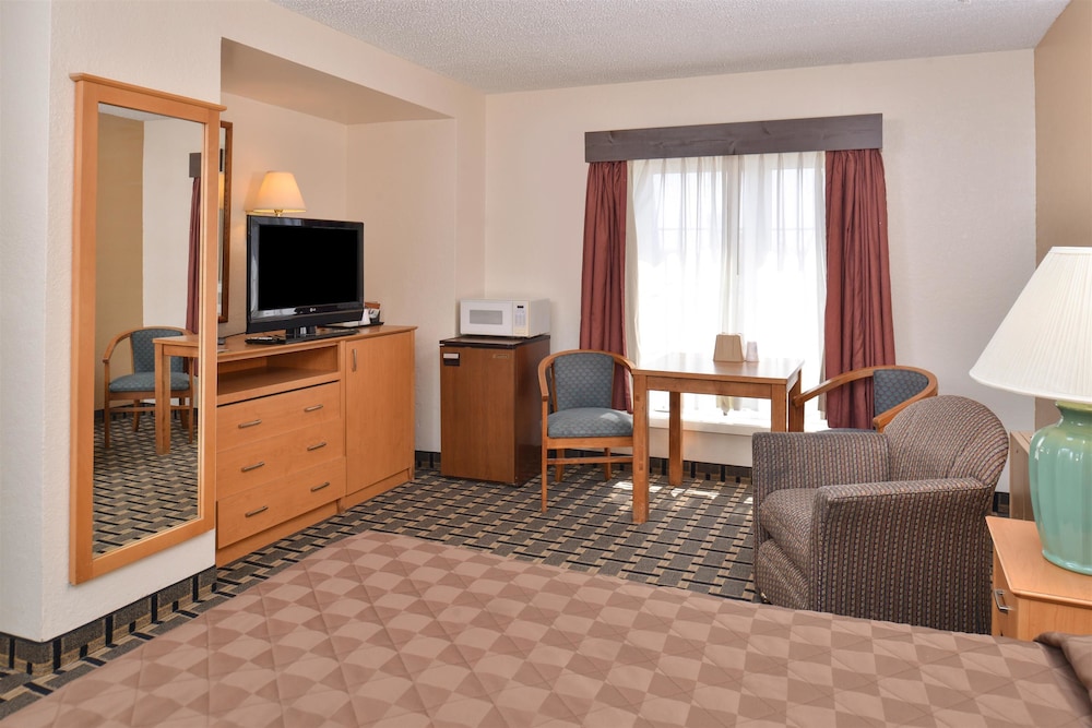 Americas Best Value Inn and Suites St Cloud 23/26
