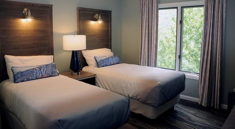 2 Bedrooms, Condo, Summit, Luxury, Twin Beds, King Bed, Partial Kitchen, Sofa, Hot Tub, Kitchen