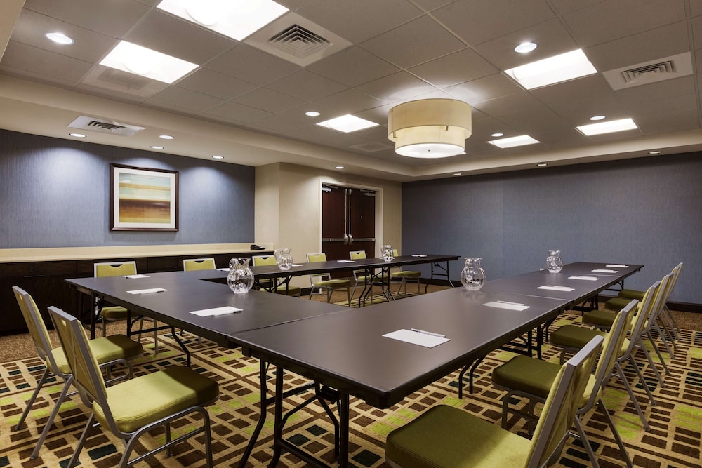 Hampton Inn & Suites Camp Springs/ Andrews Afb 23/29