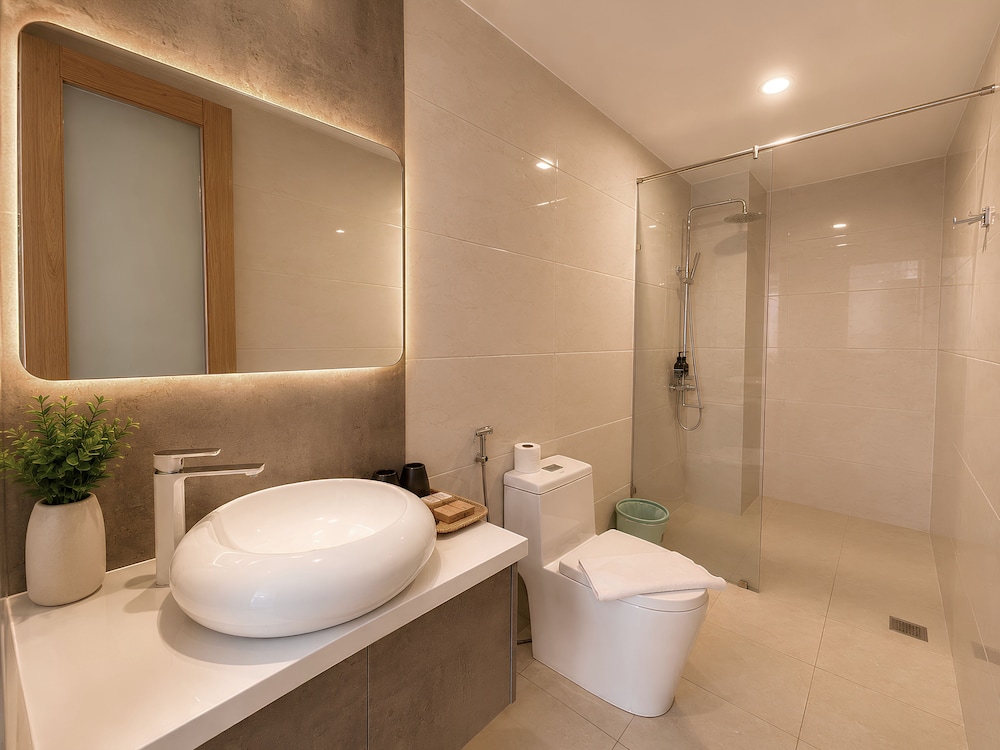 Raon Danang Beach Hotel 72/73