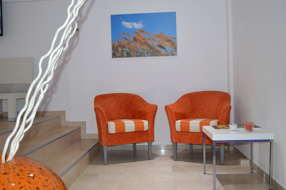 Les Palmiers Beach Hotel 58/69