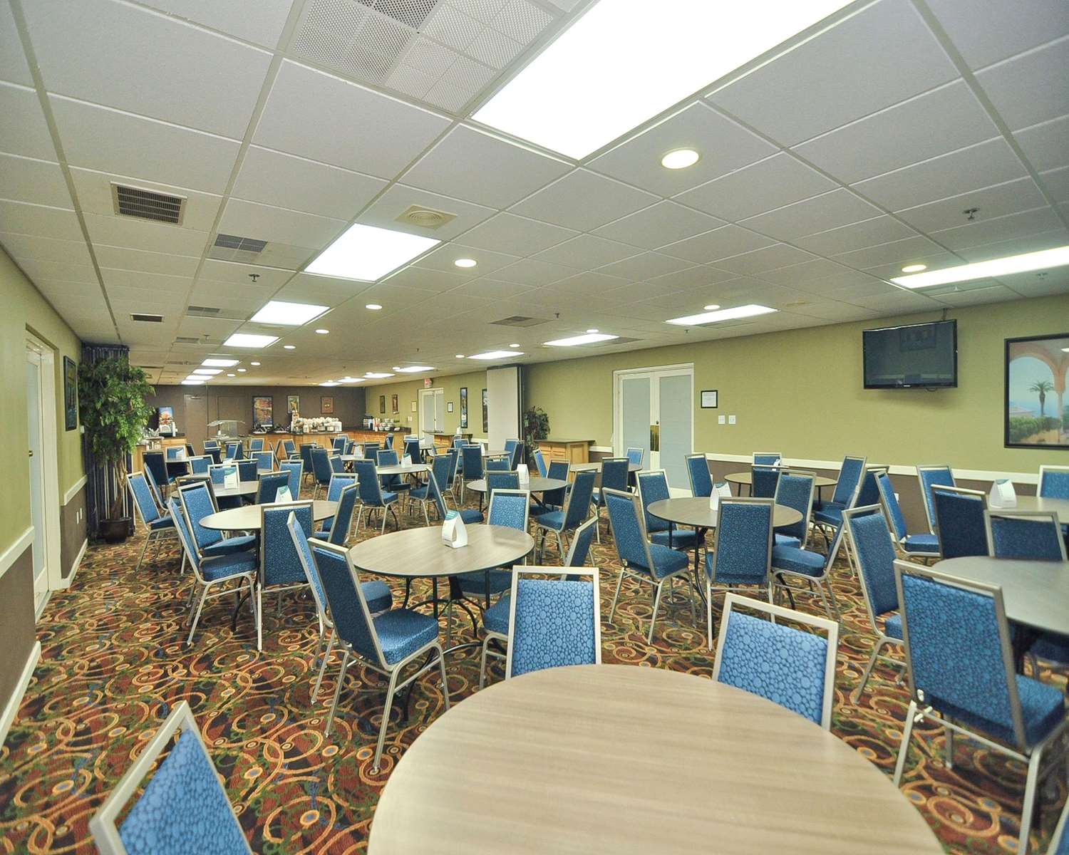 restaurant cafeteria