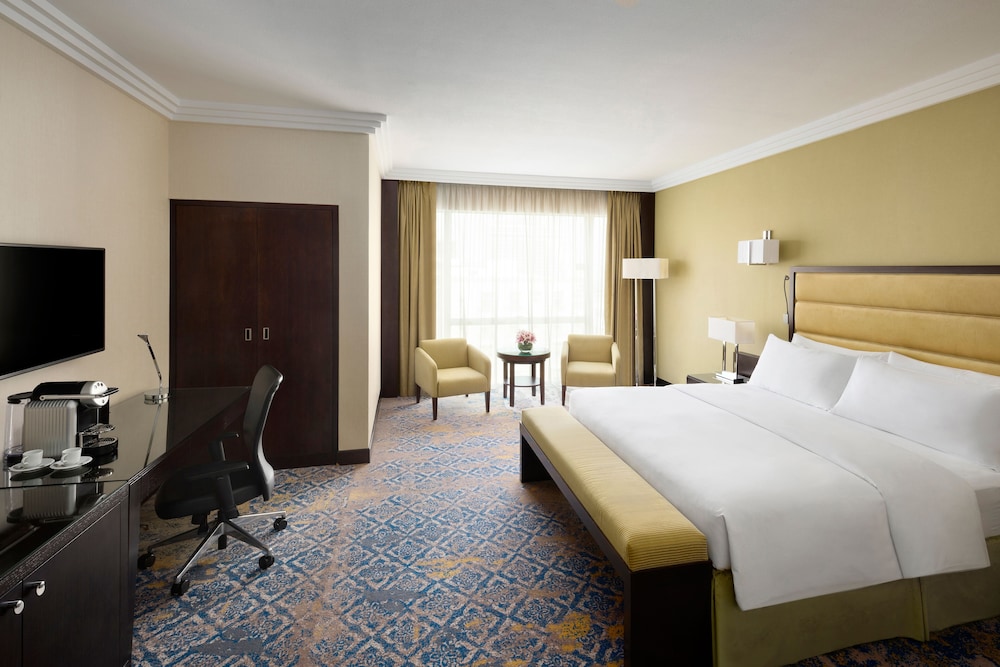 Crowne Plaza Jeddah 10/69