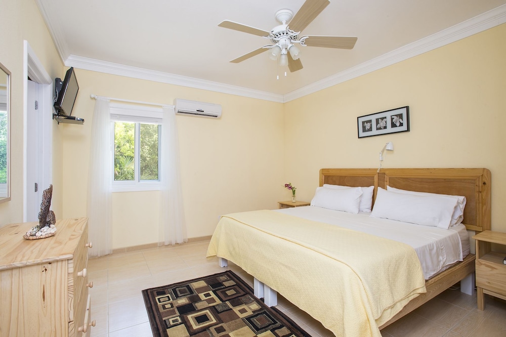 Sir Charles Guest House 6/34