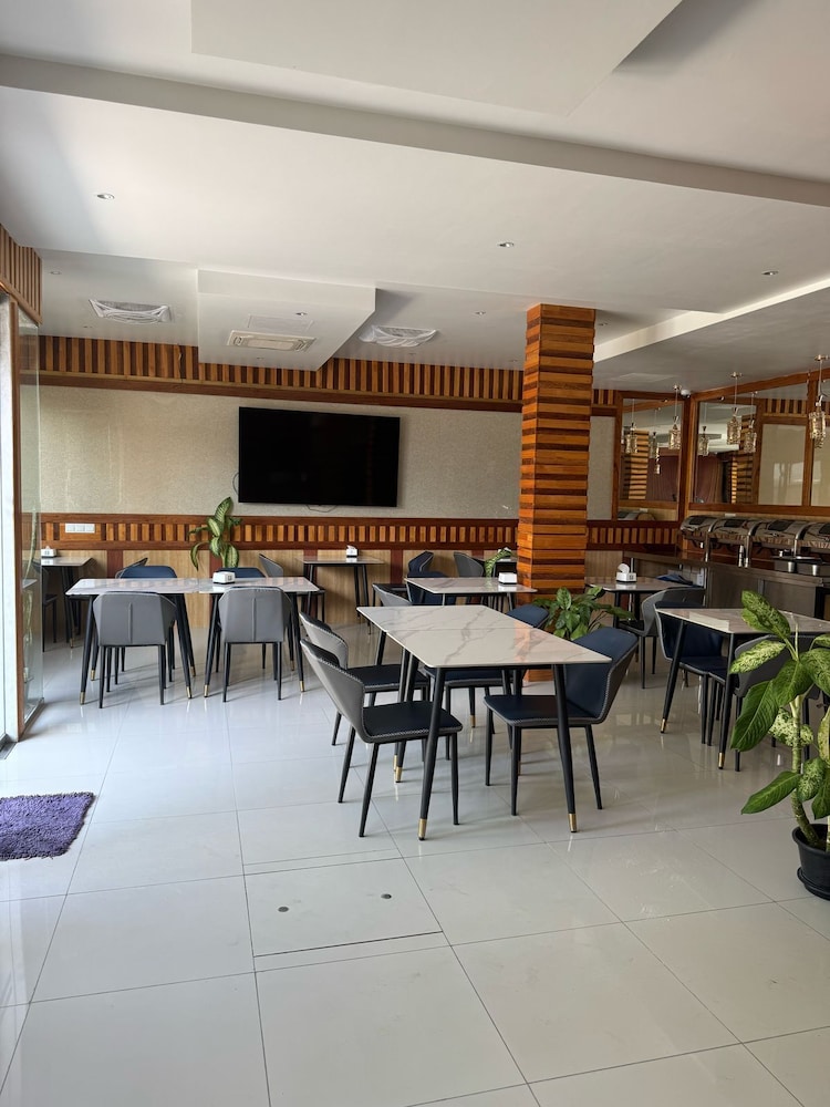 AIMI Beach Hotel 50/64