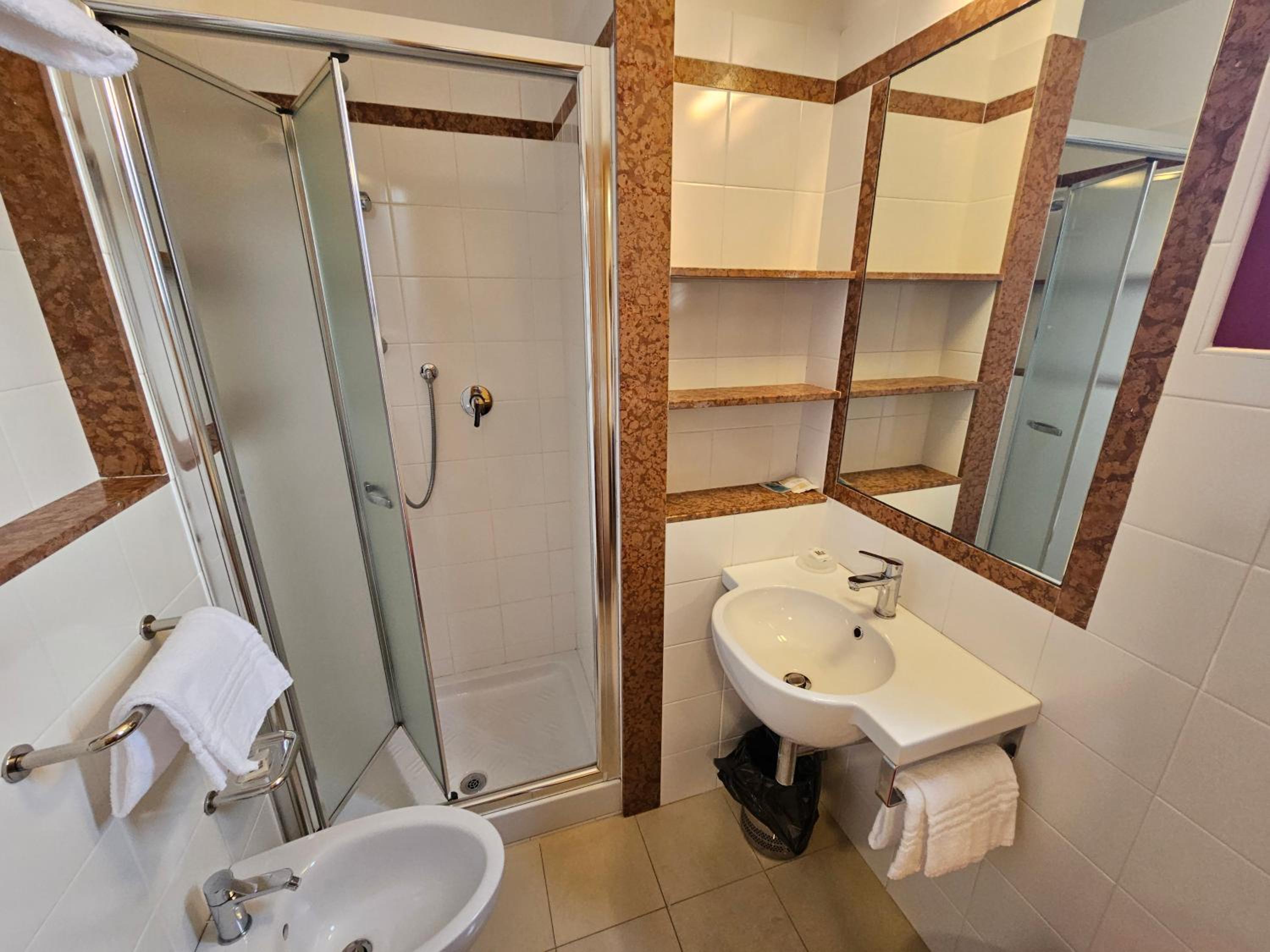 Hotel Fiorella 47/50