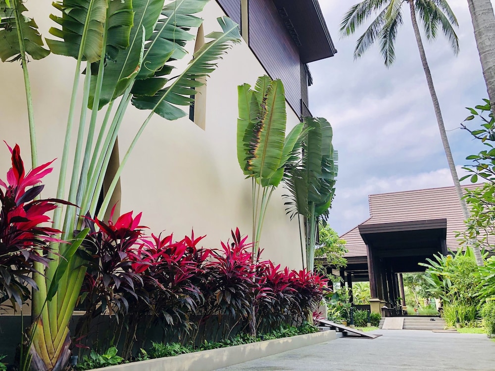 Khanom Beach Resort and Spa 11/68