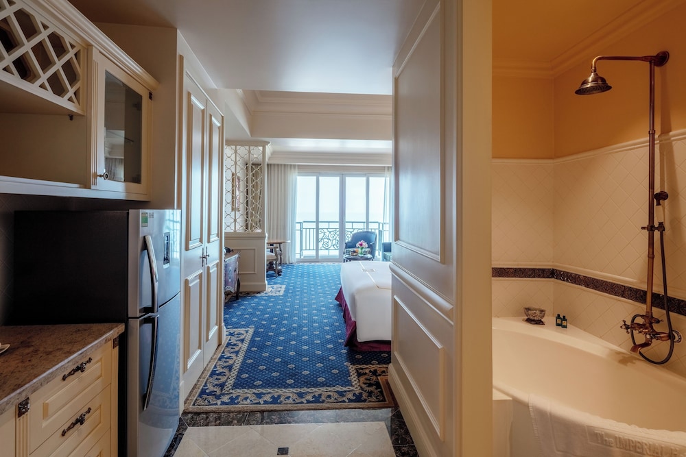 إقامة بسرير كينج بإطلالة على البحر، The Imperial Hotel 6/6
