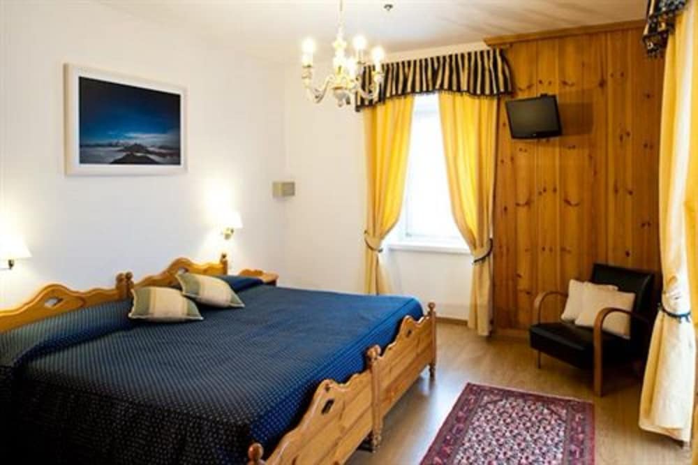 STANDARD, TWIN BEDS, BALCONY