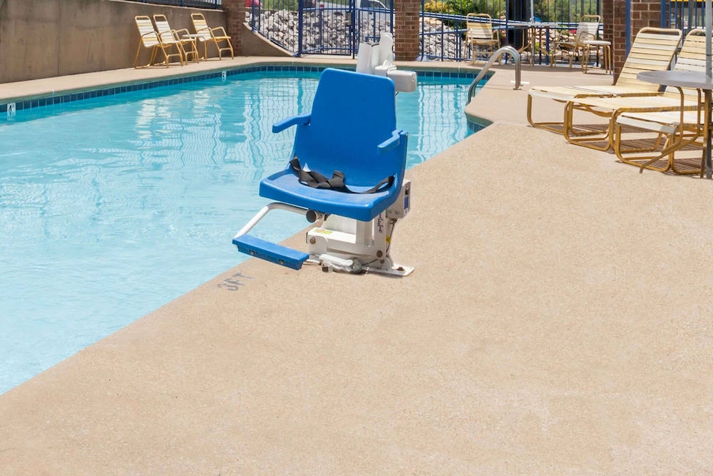 Days Inn by Wyndham Nashville North Opryland Area 8/21
