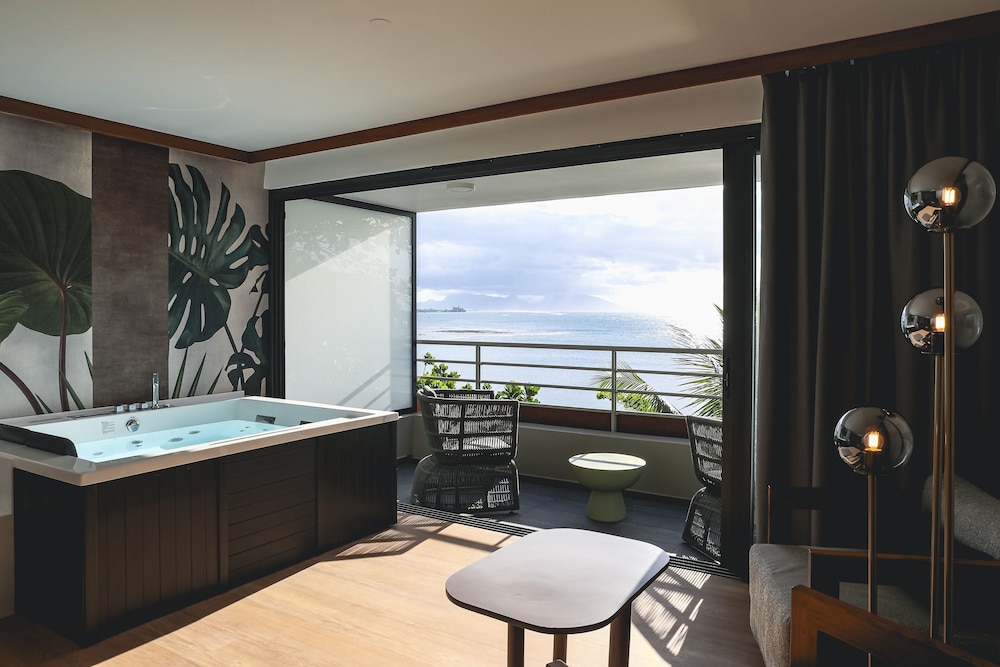 TAHITI PEARL BEACH RESORT FORMALLY KNOW AS RADISSON PLAZA RESORT TAHITI — 4