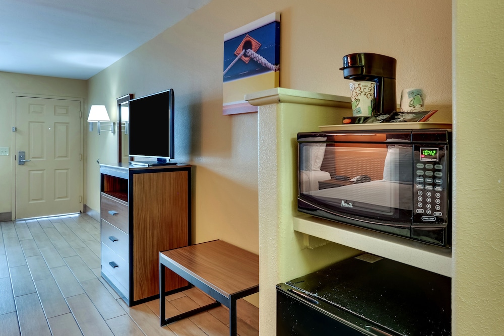 Captain Apos S Quarters Inn 41/69