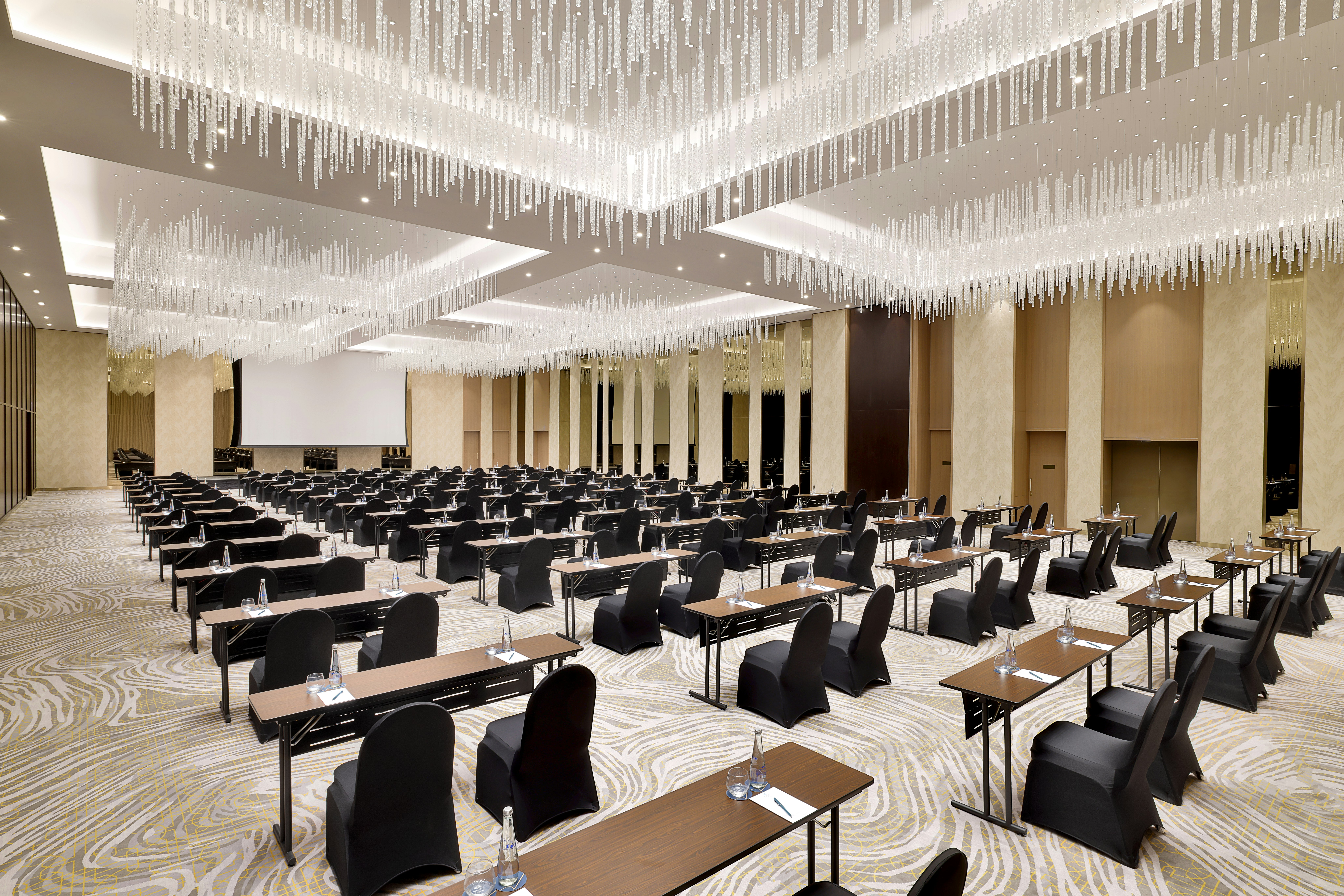 Embassy Suites by Hilton Dubai Business Bay 49/55