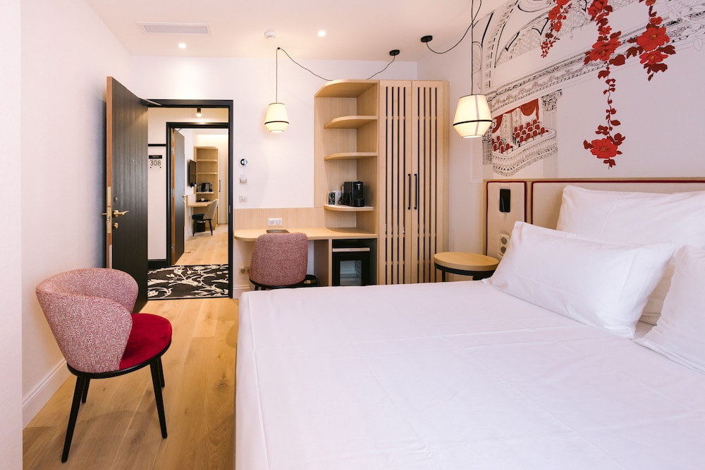 2 BEDROOMS, FAMILY