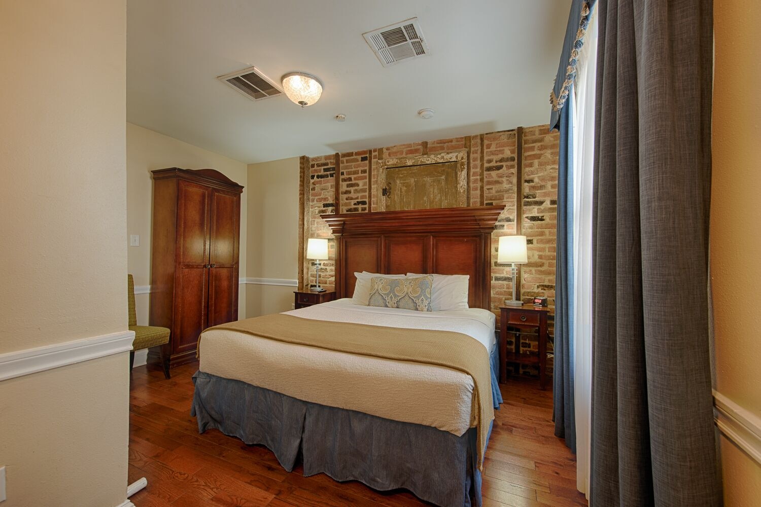 غرفة كلاسيكية بسرير كينج، Hotel St Pierre French Quarter 7/10