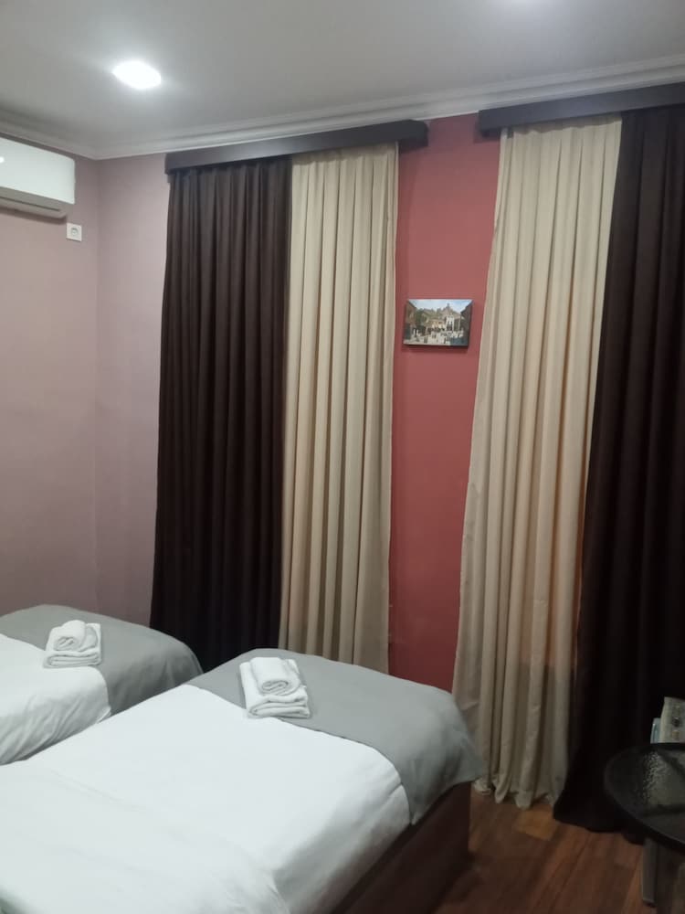 STANDARD, TWIN BEDS