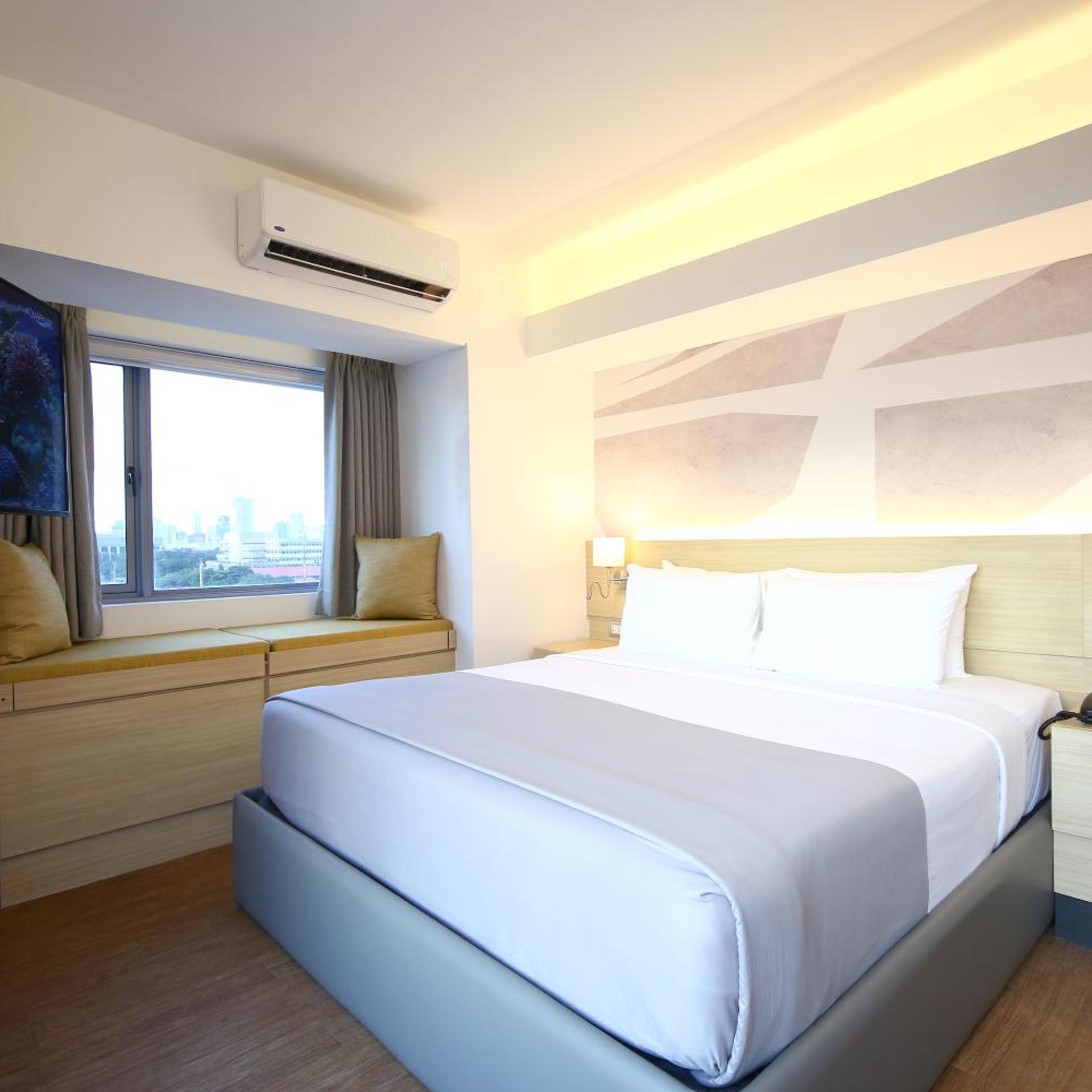 Cityscape, Queen Bed