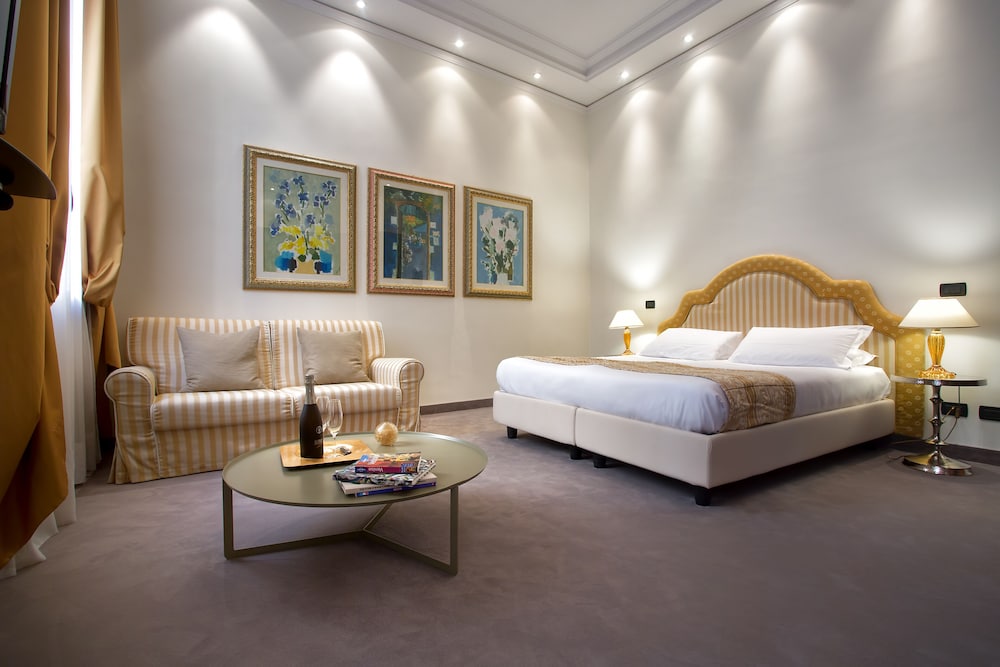 JUNIOR SUITE, KING BED