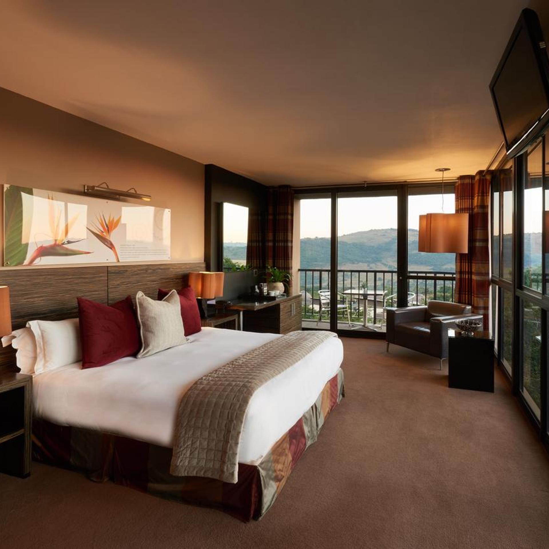 Upper, King Bed, Mountain View