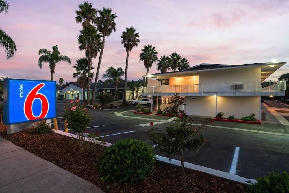 Motel6 Santa Barbara, CA - State Street 11/54