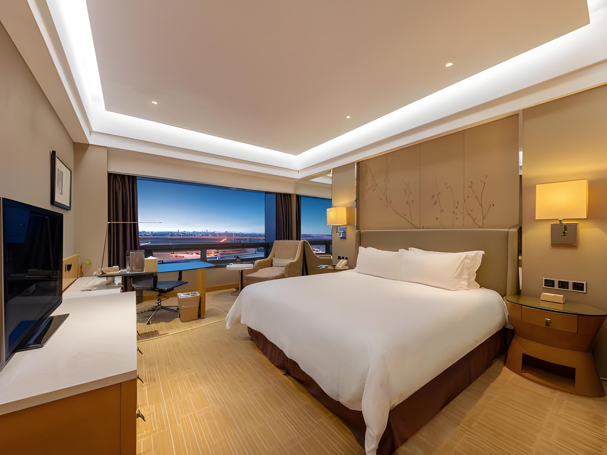 Room, King Bed, Airport View