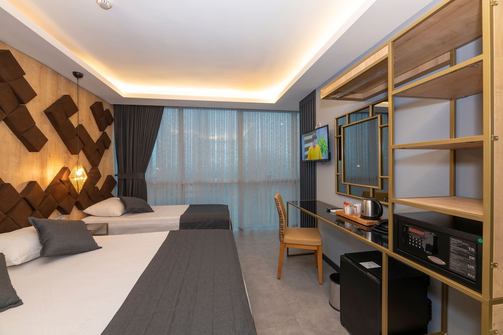 Fly And Stay Airport Hotel 23/55