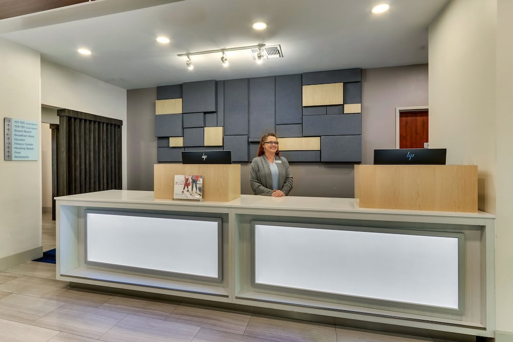 Holiday Inn Express Hotel Suites Waxahachie 14/74