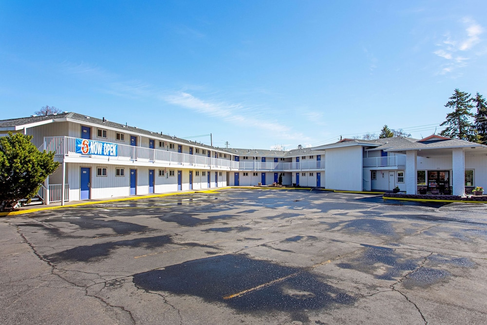 Motel6 Pendleton, OR - West 41/44