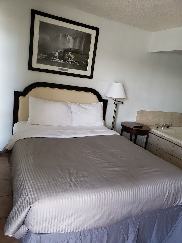 Niagara Falls Courtside Inn Hotel 8/41