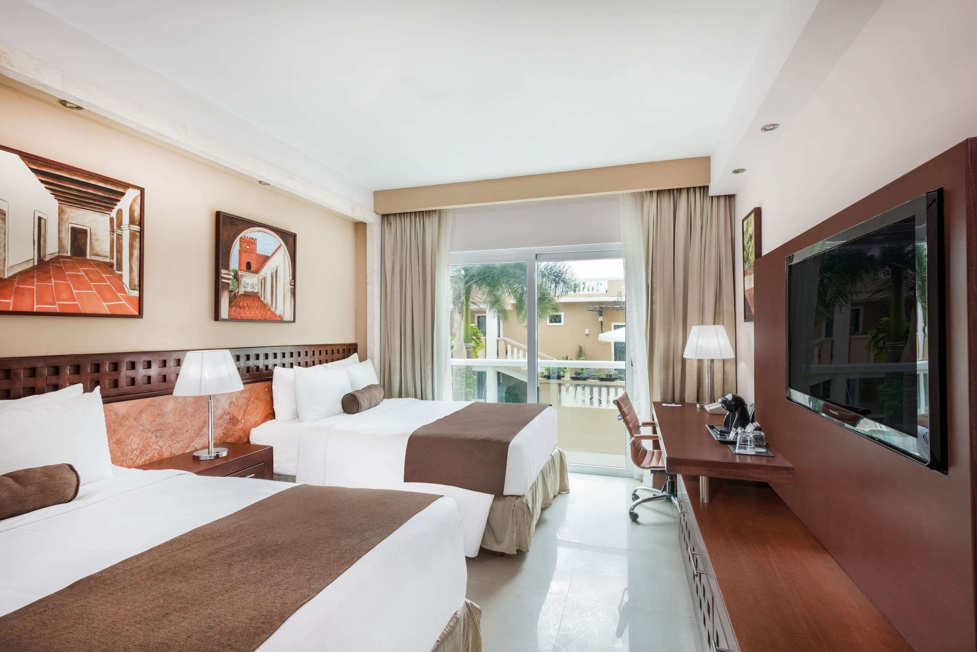 STANDARD, 2 QUEEN BEDS