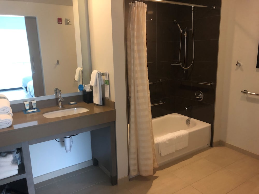 Hyatt House Chicago/Evanston 65/65