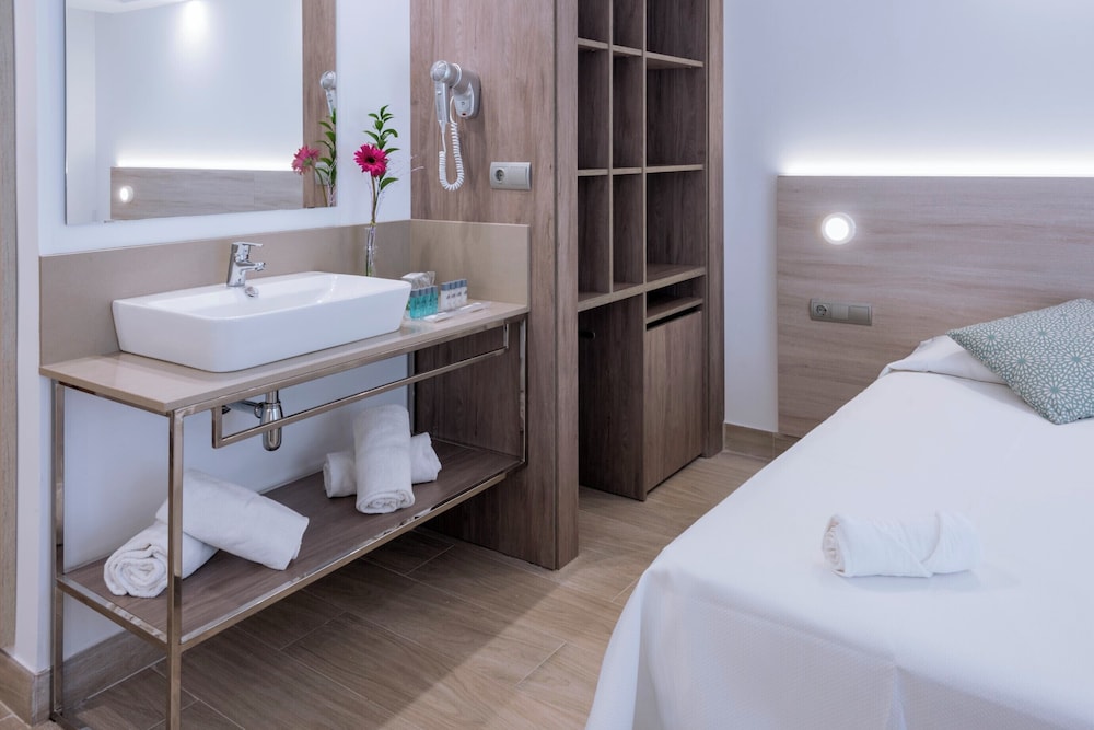 غرفة عائلية بأربعة أسرّة بشرفة، 4R Salou Park Resort II 10/10
