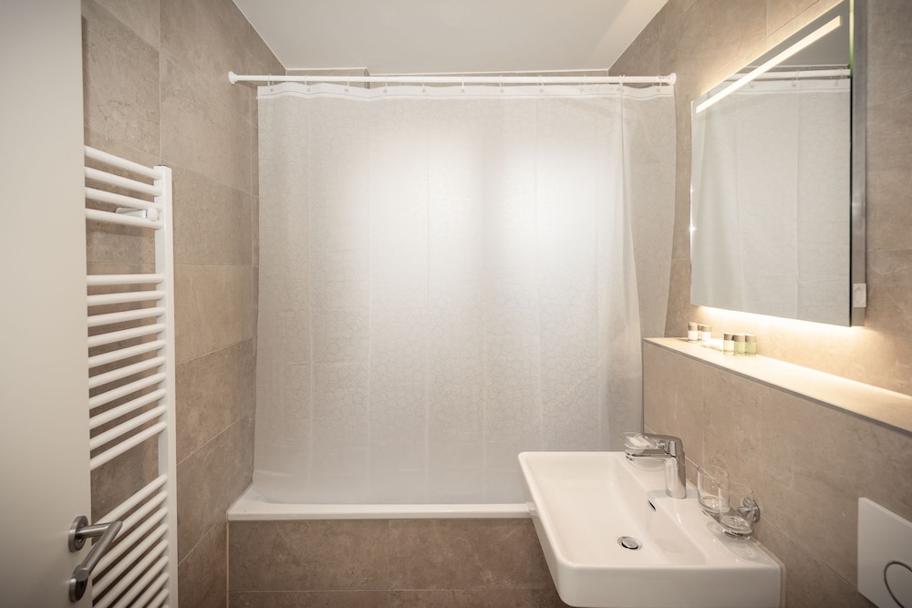 Zurich Furnished Homes 46/50