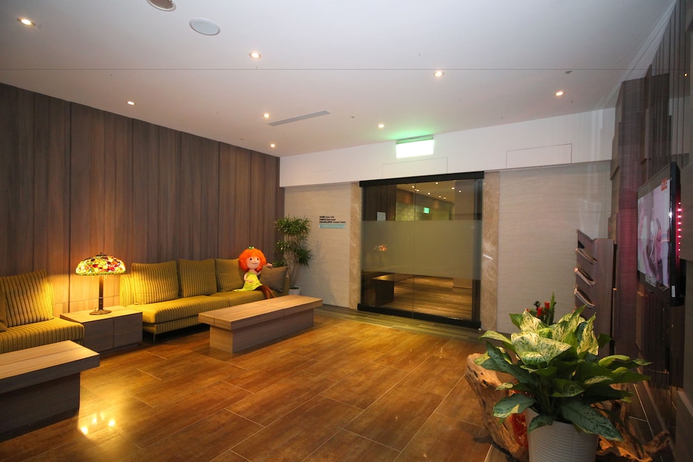 GRACE HOTEL 20/27