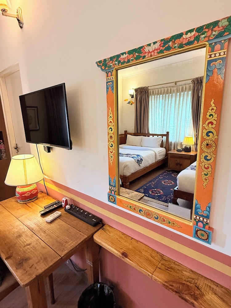Three Jewels Boutique Hotel 64/74