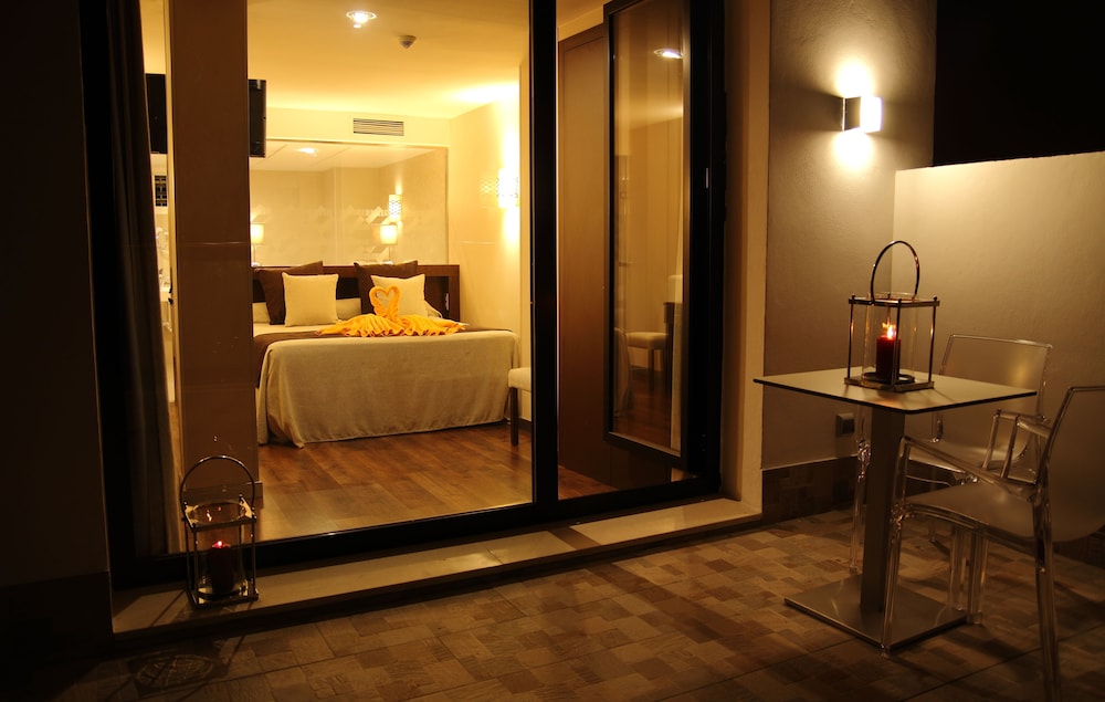 Don Paco Hotel 37/77