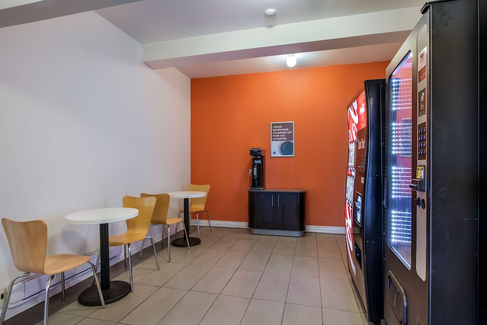 Motel6 Sudbury, ON 11/46