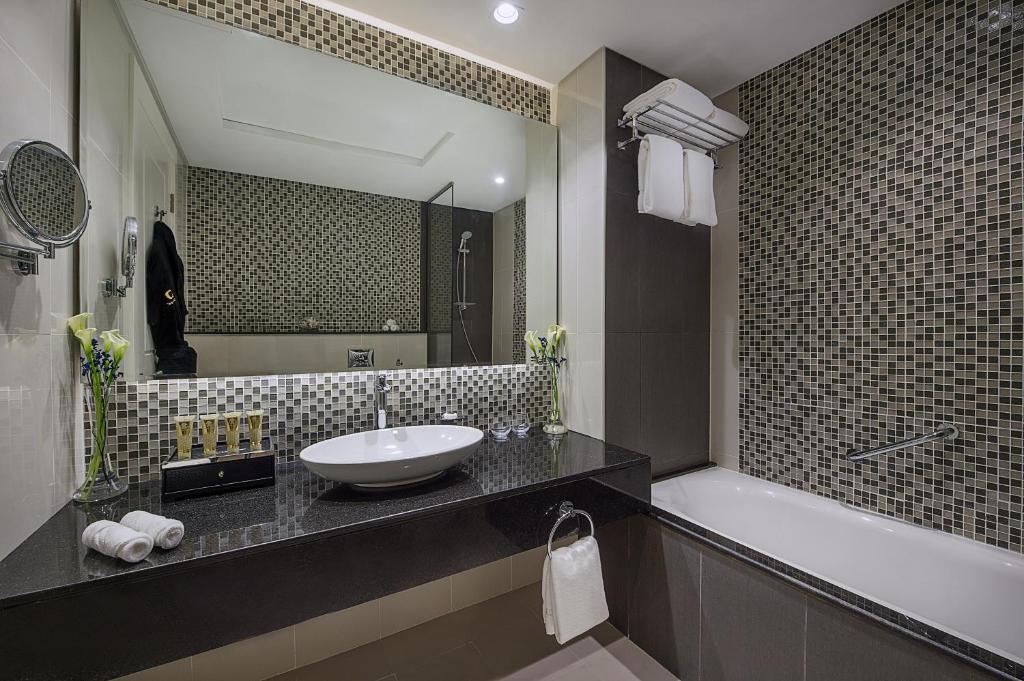 Burj, 2 Bedrooms, Suite, Fountain View 3/6