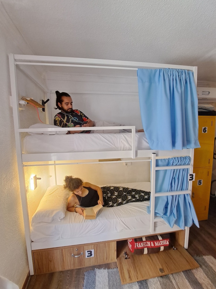 Mixed Dorm, 6 People, Shared Bathroom، Hostal El Cascabel 4/9