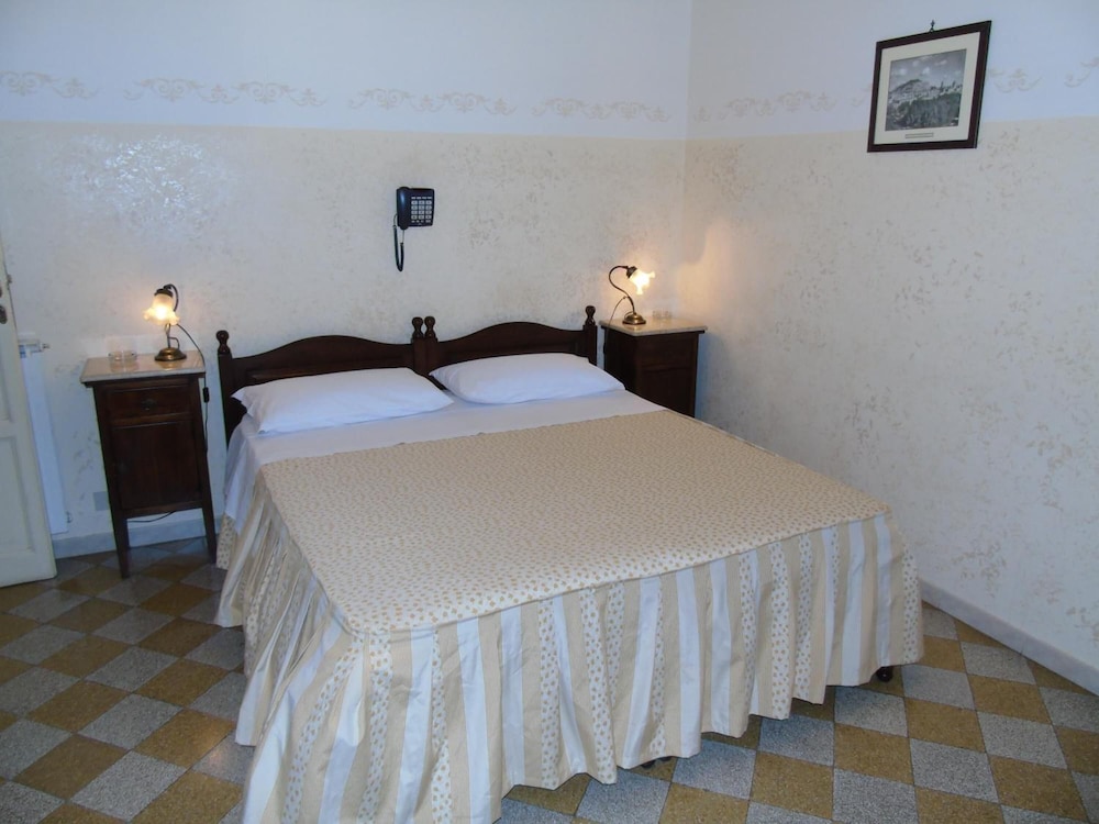 Albergo Cavour 25/35