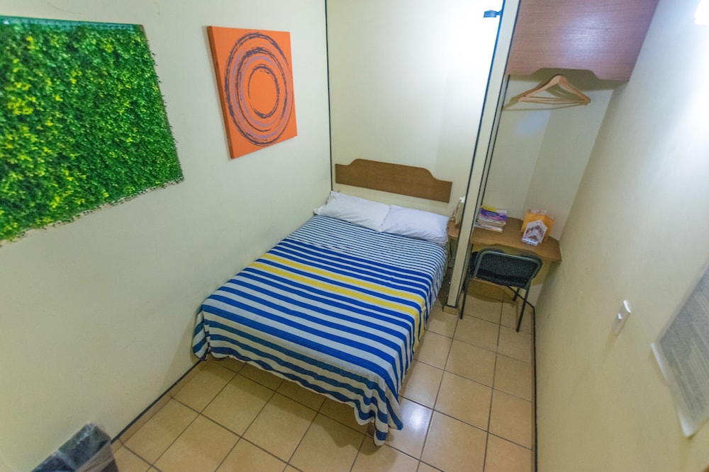 Hotel Mateos 1215 16/42
