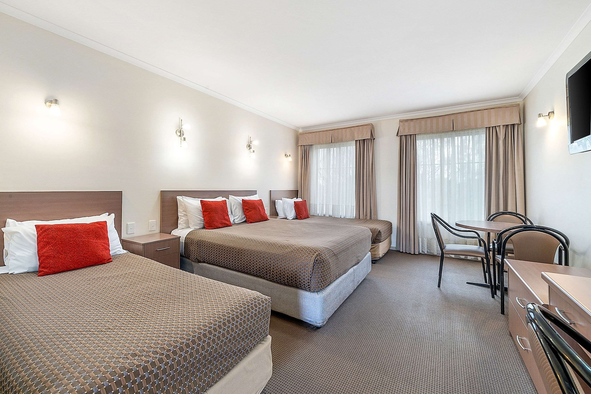 Family, Queen and Twin Beds, Kitchenette
