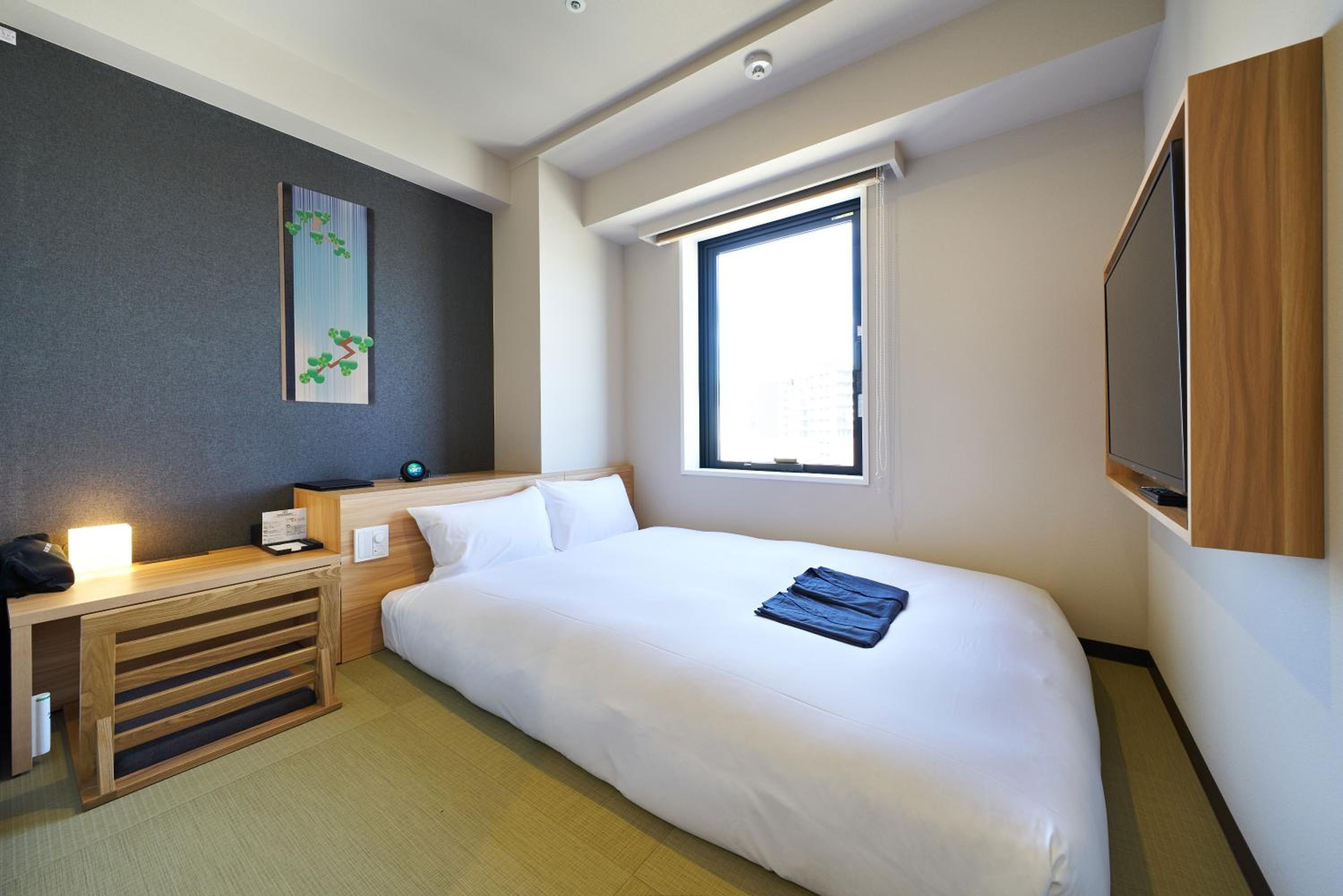 Semi Room, Semi Double Bed
