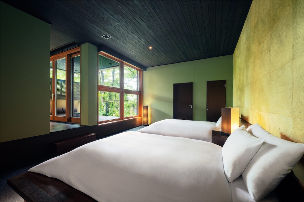 3 Beds, Mountain Side